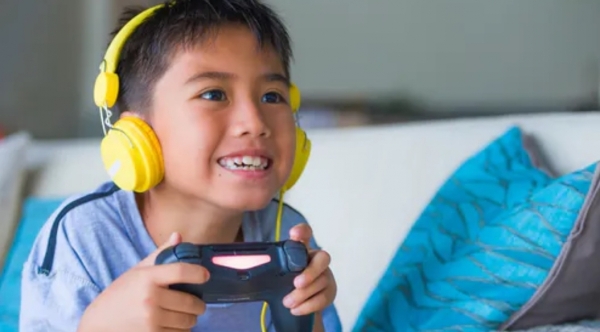 Κονσόλες και smartwatch παιδικά που θα τρελάνουν τα παιδιά! – Βρείτε παιχνιδοκονσόλα με 2 χειριστήρια και 400 παιχνίδια σε τιμή σοκ μόνο στο katabra!