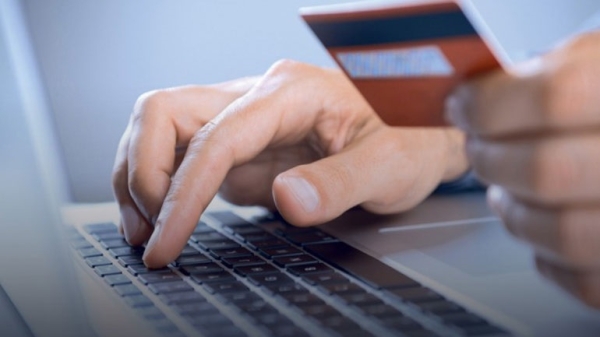 Τέσσερα κόλπα που χρησιμοποιούν οι εταιρείες για να ψωνίζεις περισσότερο online