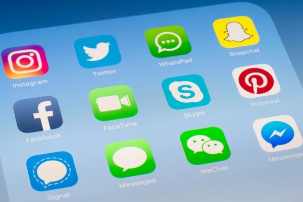 Τα δύο κόλπα για να βλέπεις τα μηνύματα σε Messenger και Whatsapp χωρίς να φαίνεται το… «διαβάστηκε»